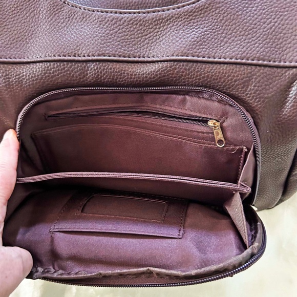 SHOULDER BAG, LEATHER, AVON SIGNATURE, DARK BROWN, TOP ZIP, HAS MANY POCKETS, - Picture 7 of 10